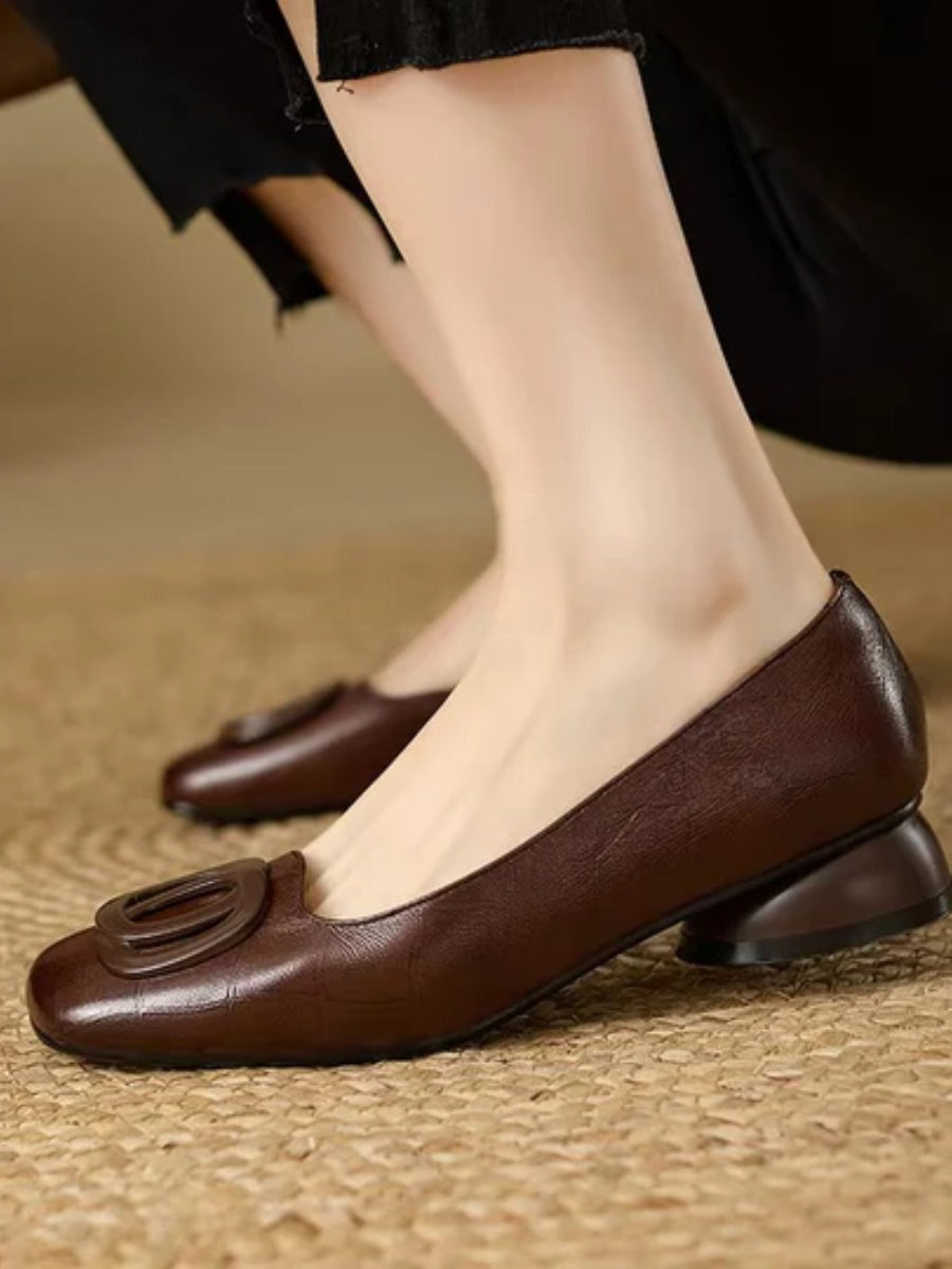 Huguette | Ballerines en Cuir à Bout Carré – vue portée